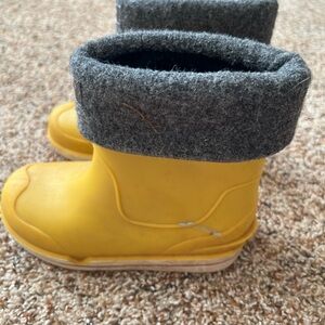 Stride Rite Yellow and Gray Rain & Snow Boots